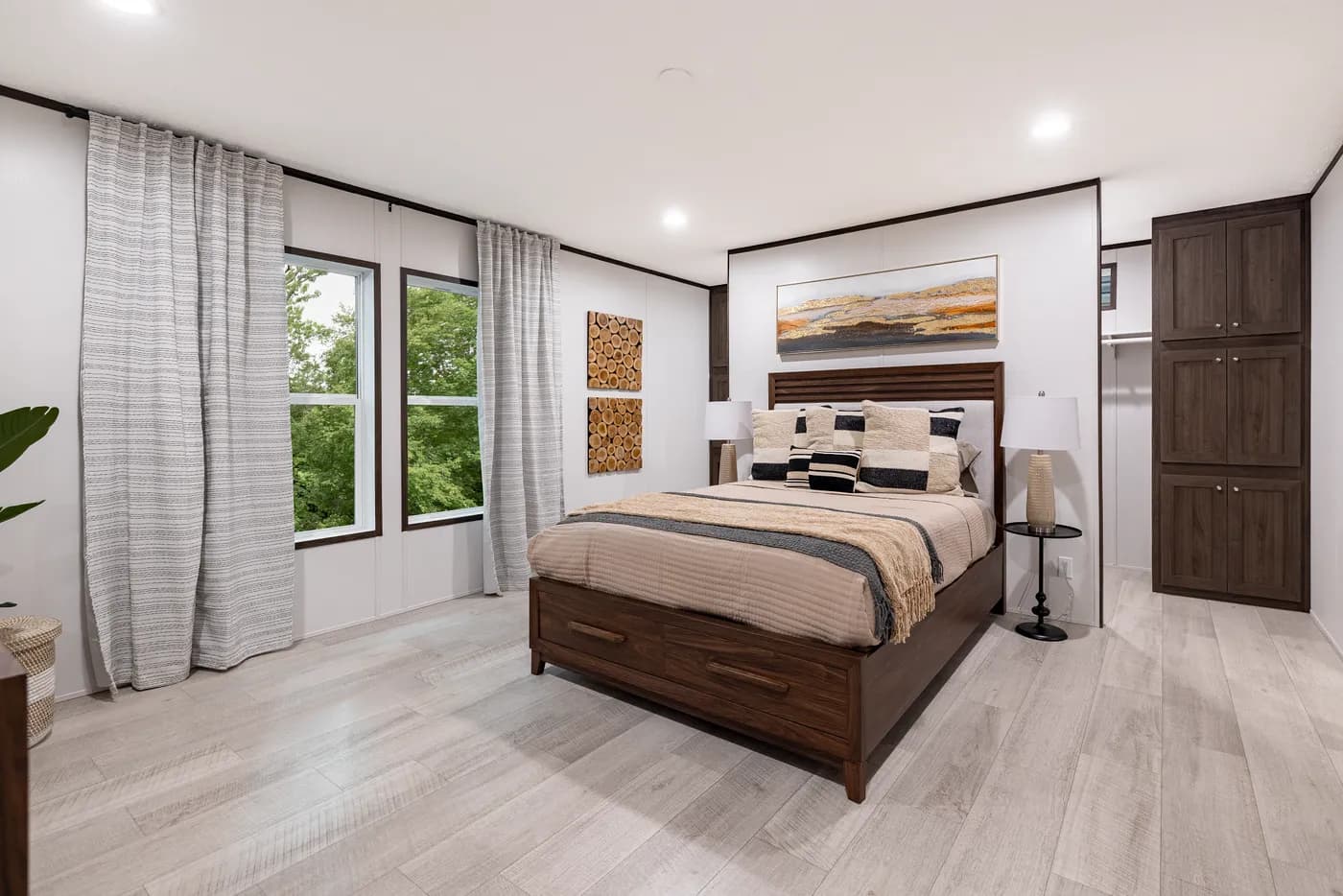 The CRESTWOOD Primary Bedroom. This Manufactured Mobile Home features 3 bedrooms and 2 baths.