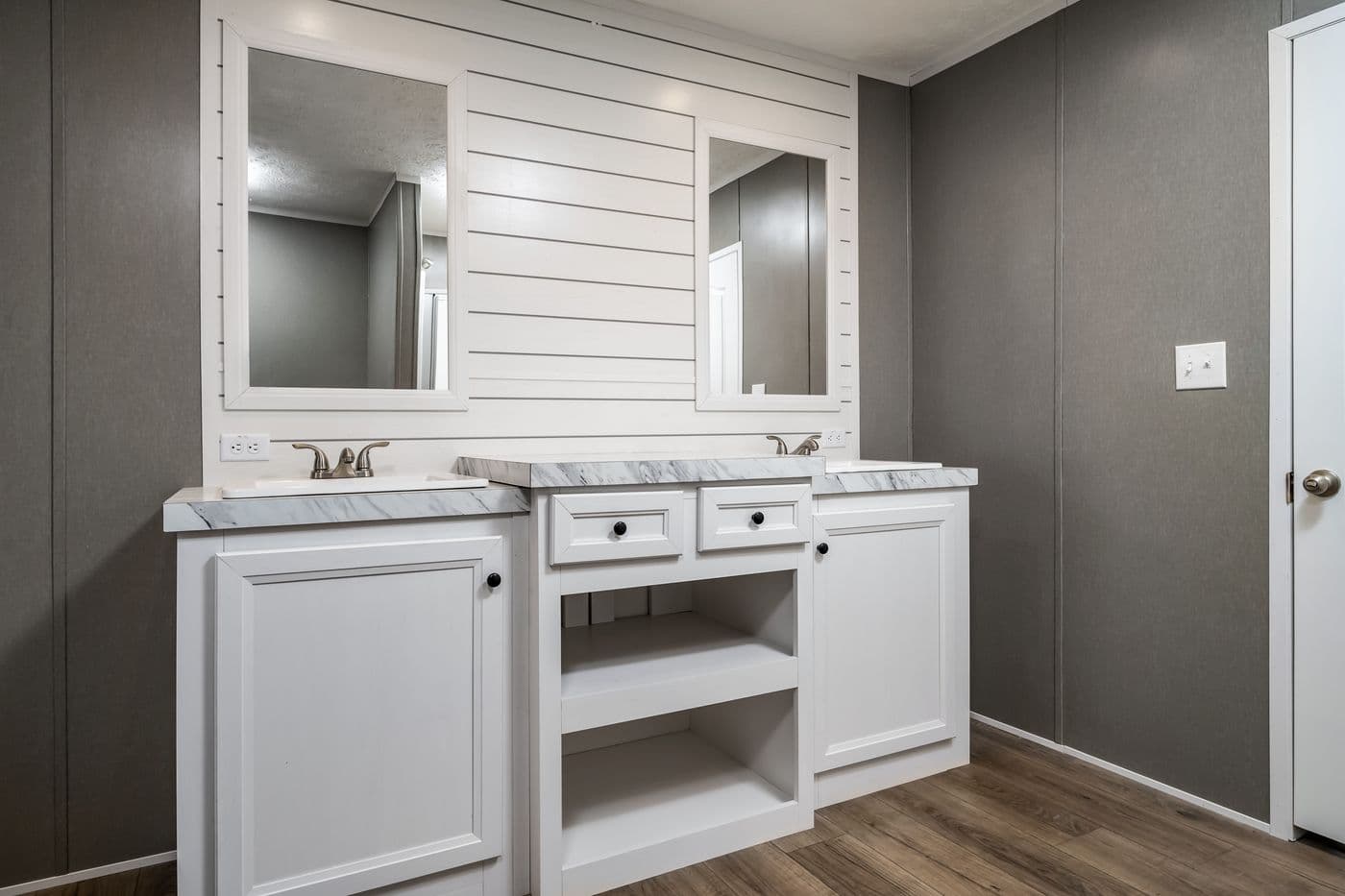 The SAVANNAH BREEZE Exterior. This Manufactured Mobile Home features 3 bedrooms and 2 baths.