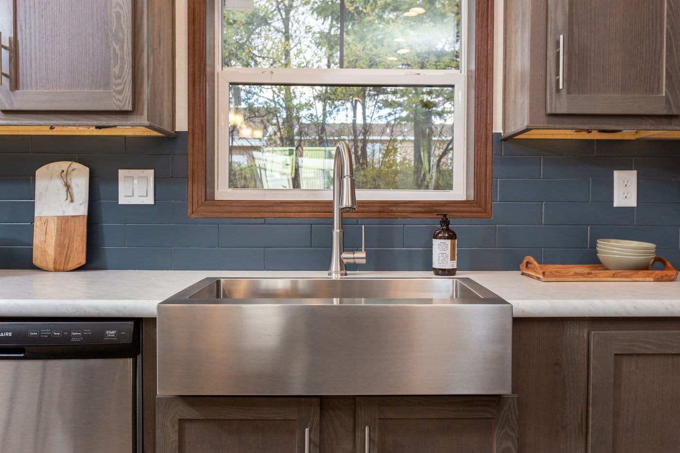 The LEGEND 86 Kitchen. This Manufactured Mobile Home features 3 bedrooms and 2 baths.