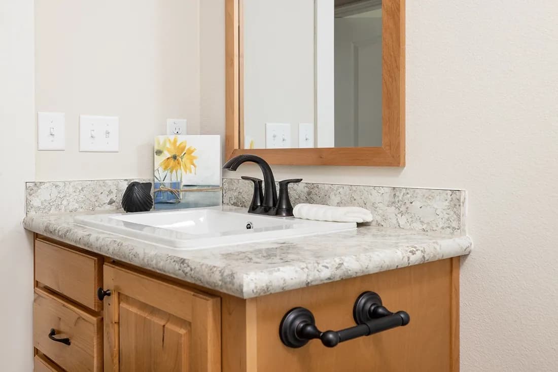 The TH601F                 CLAYTON Guest Bathroom. This Manufactured Mobile Home features 3 bedrooms and 2 baths.