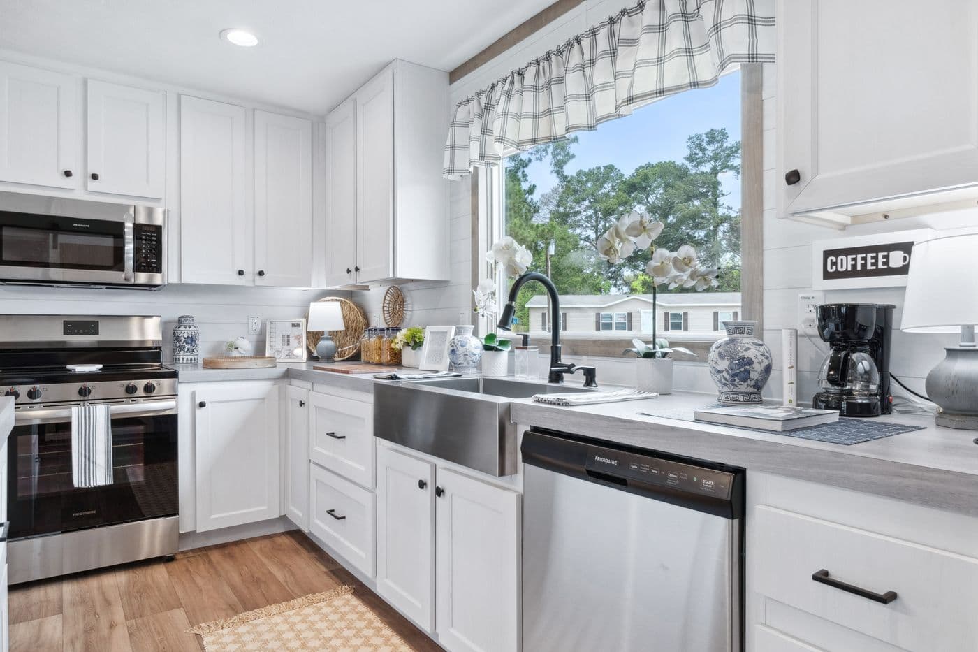 The BREEZE FARMHOUSE 72 Kitchen. This Manufactured Mobile Home features 4 bedrooms and 2 baths.