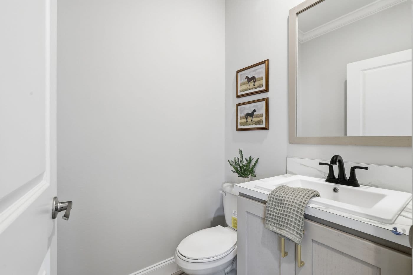 The THE SUMMIT Guest Bathroom. This Manufactured Mobile Home features 3 bedrooms and 2 baths.