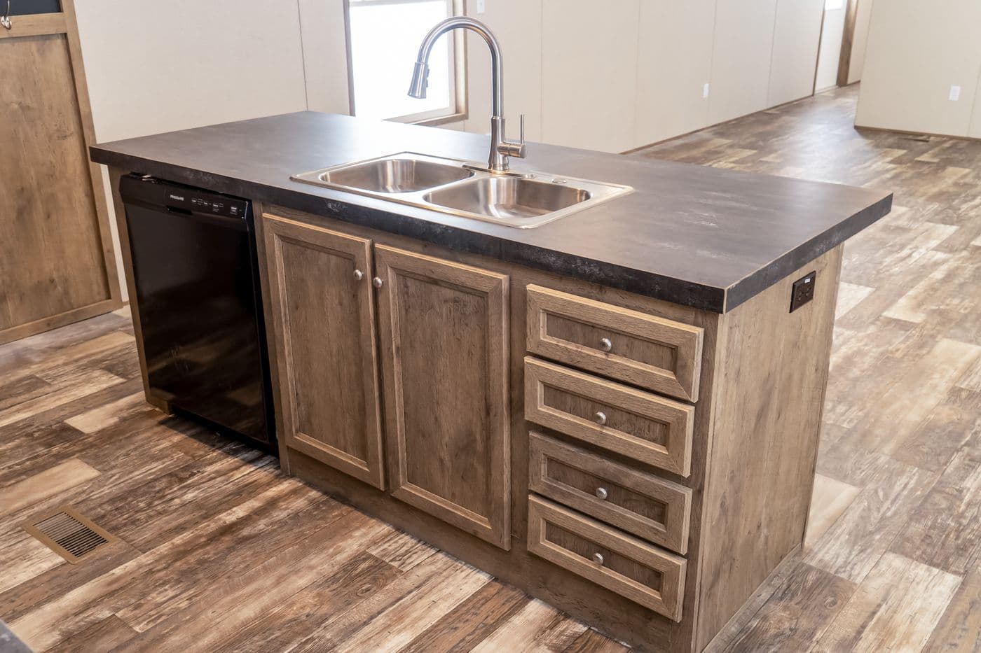 The THE BREEZE Exterior. This Manufactured Mobile Home features 3 bedrooms and 2 baths.