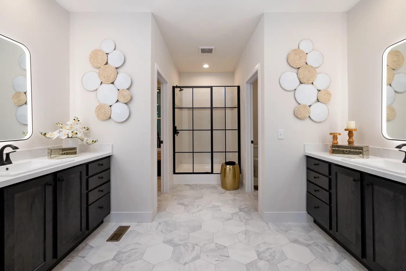 The MCCANN BLVD 6830-MS070 SECT Primary Bathroom. This Manufactured Mobile Home features 3 bedrooms and 2 baths.