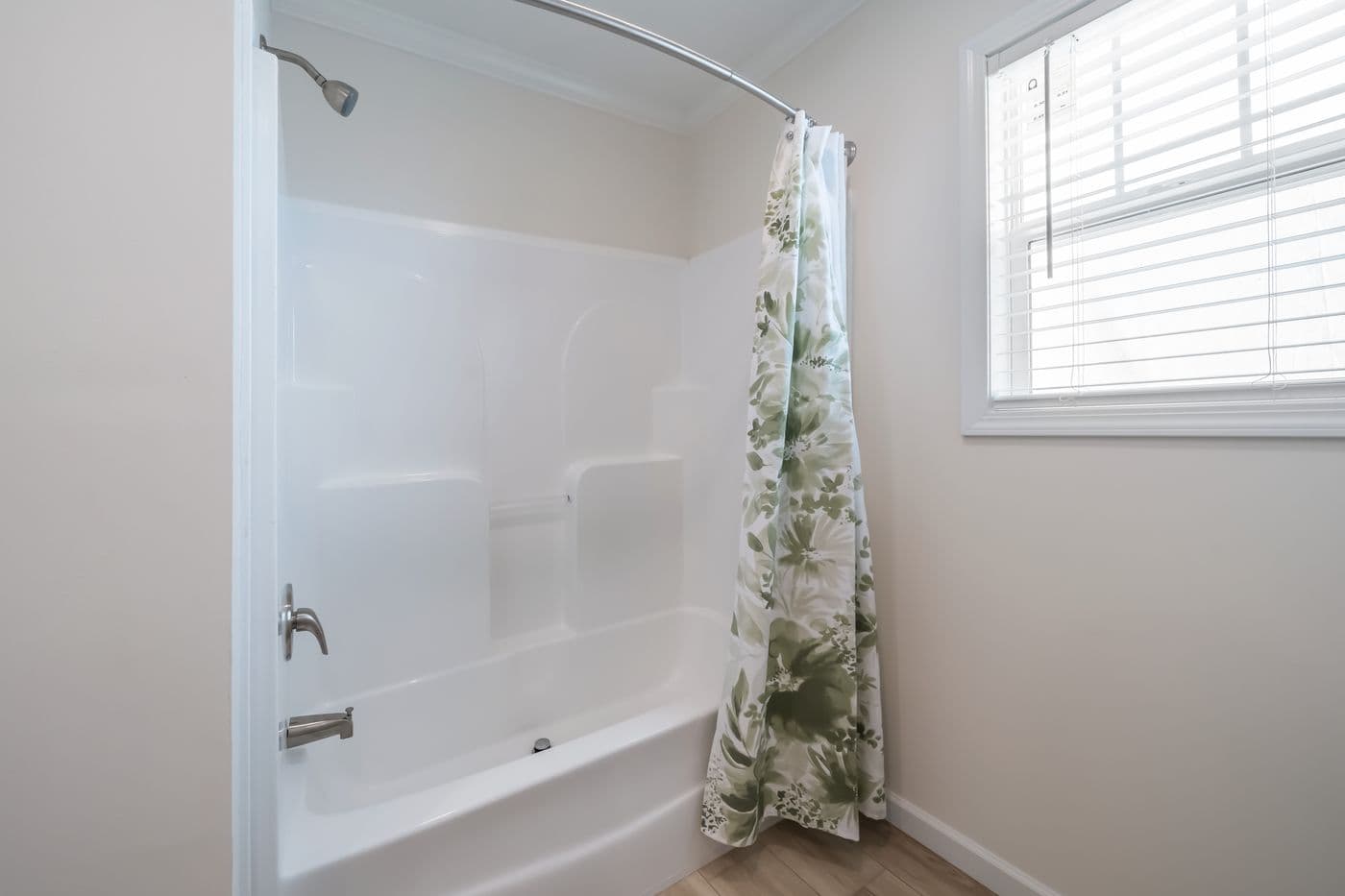 The 5430 "UWHARRIE" 7632 Guest Bathroom. This Manufactured Mobile Home features 4 bedrooms and 2 baths.
