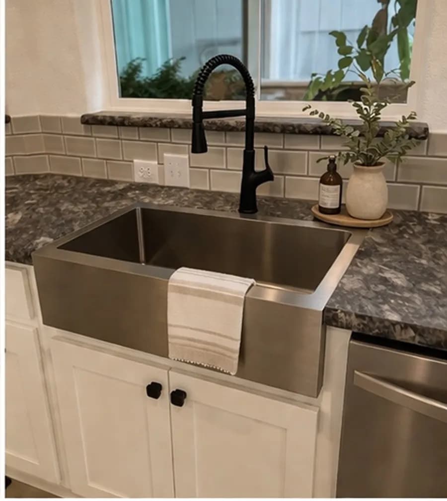 The 9585-S MAJESTIC Kitchen. This Manufactured Mobile Home features 3 bedrooms and 2 baths.