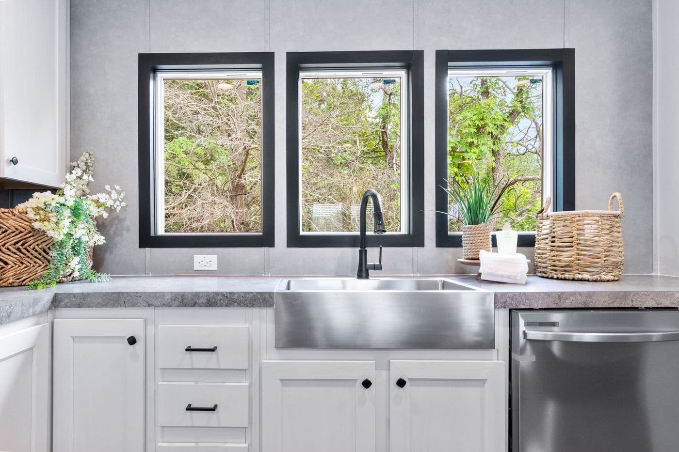 The ABSOLUTE VALUE Kitchen. This Manufactured Mobile Home features 4 bedrooms and 2 baths.
