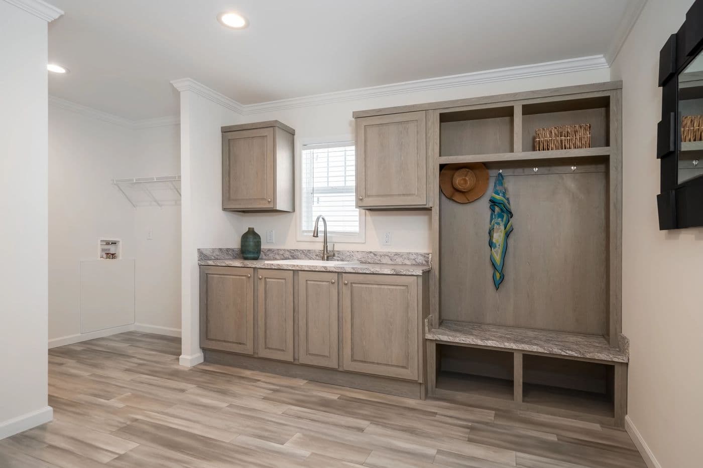 The 5415 "BOULDER" 6428 Utility Room. This Manufactured Mobile Home features 3 bedrooms and 2 baths.