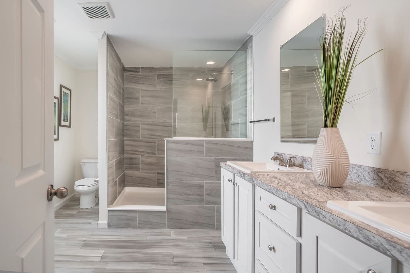 The 5415 "BOULDER" 6428 Primary Bathroom. This Manufactured Mobile Home features 3 bedrooms and 2 baths.