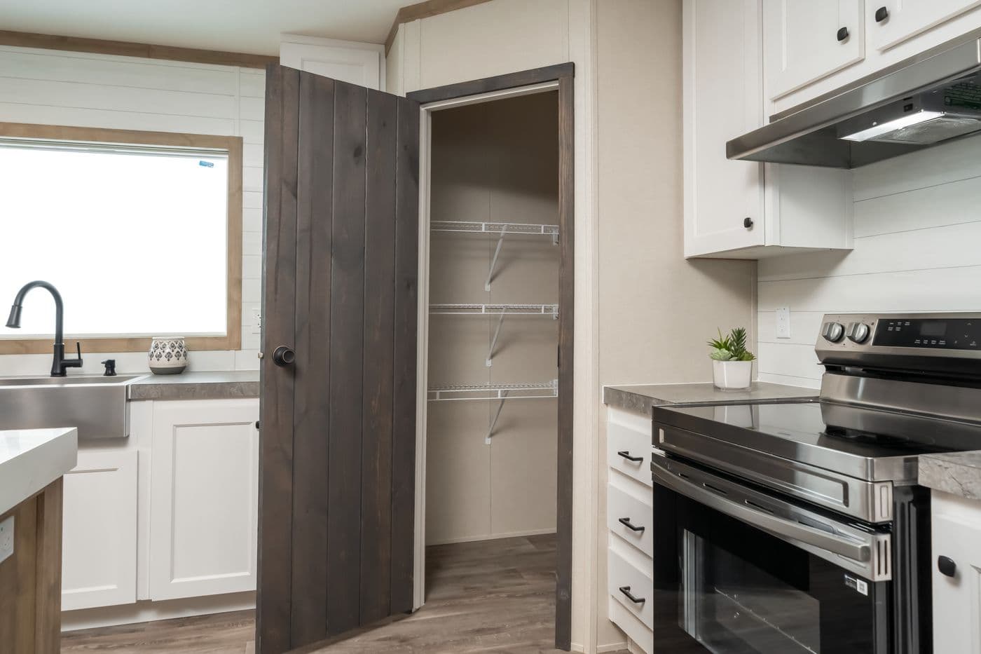 The PT 78 Kitchen. This Manufactured Mobile Home features 3 bedrooms and 2 baths.