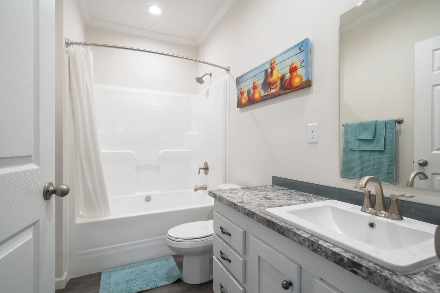The 3458 HUD 76X32 CAROLINA RAELYN Guest Bathroom. This Manufactured Mobile Home features 4 bedrooms and 3 baths.