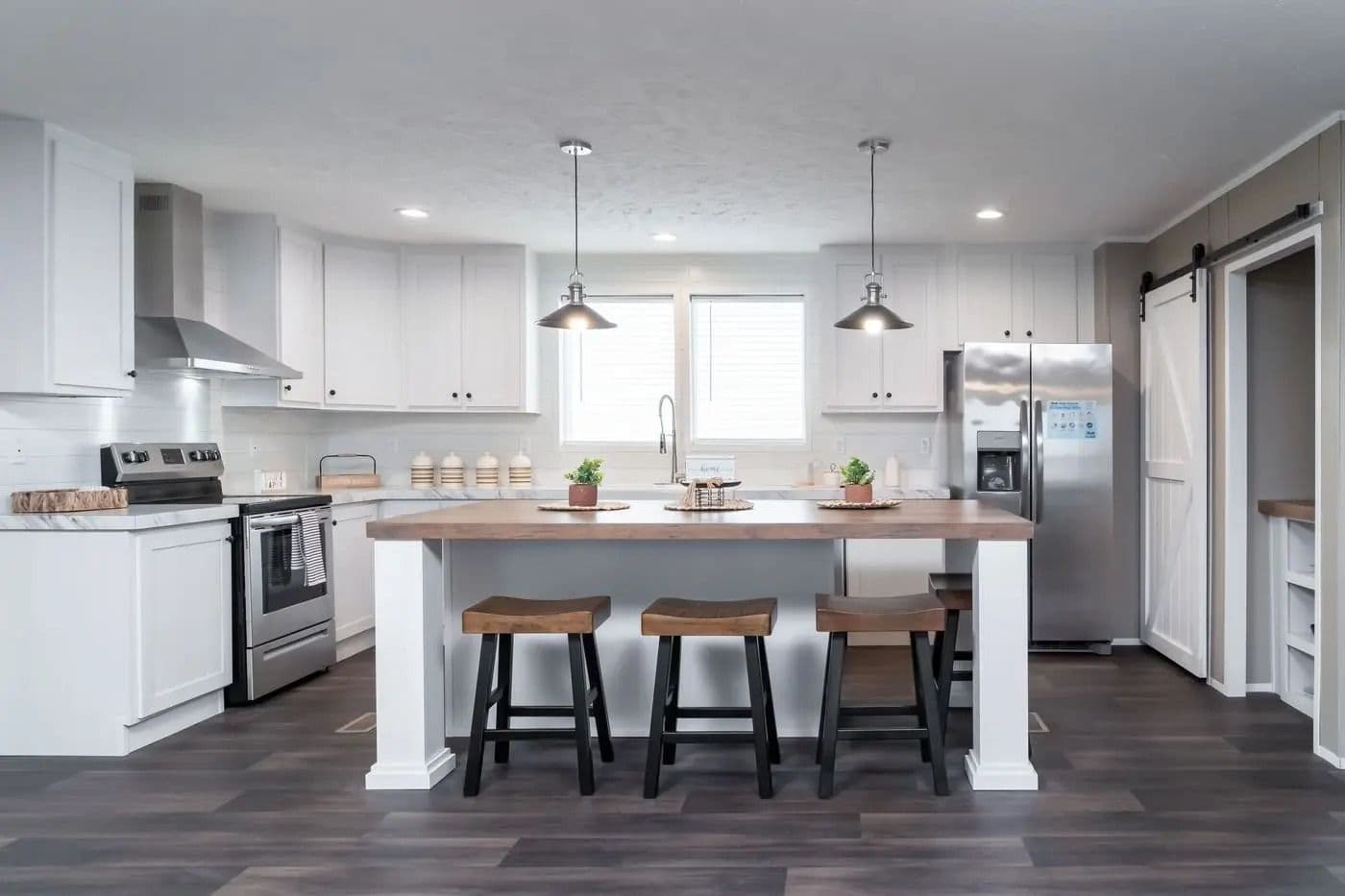 HUGE ISLAND KITCHEN WITH PANTRY AND STAINLESS STEEL APPLIANCES