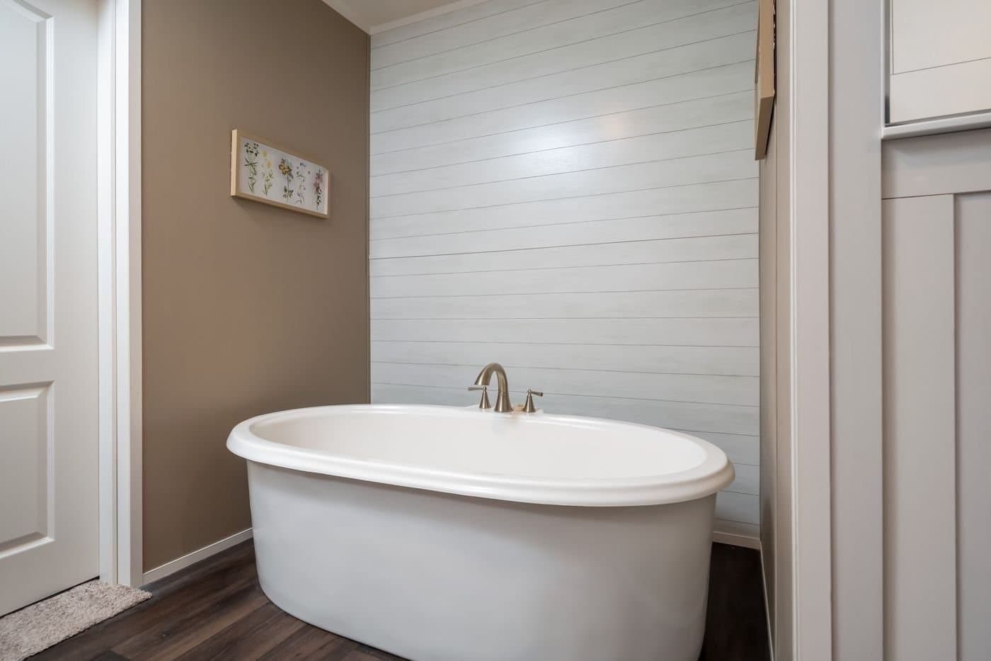 RELAXING SOAKER TUB