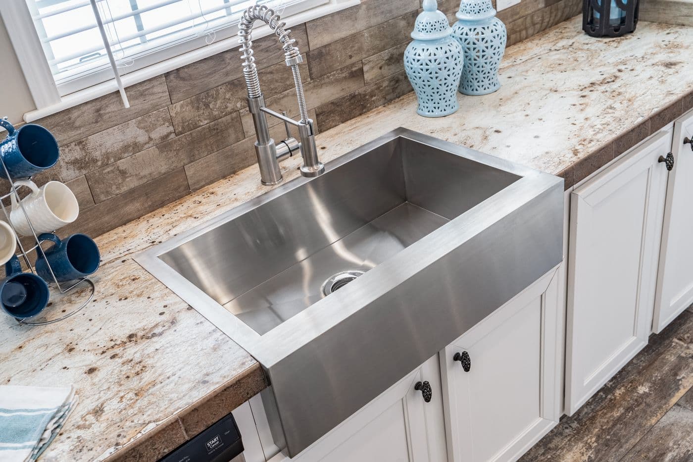 The THE RODDY Kitchen. This Manufactured Mobile Home features 4 bedrooms and 3 baths.