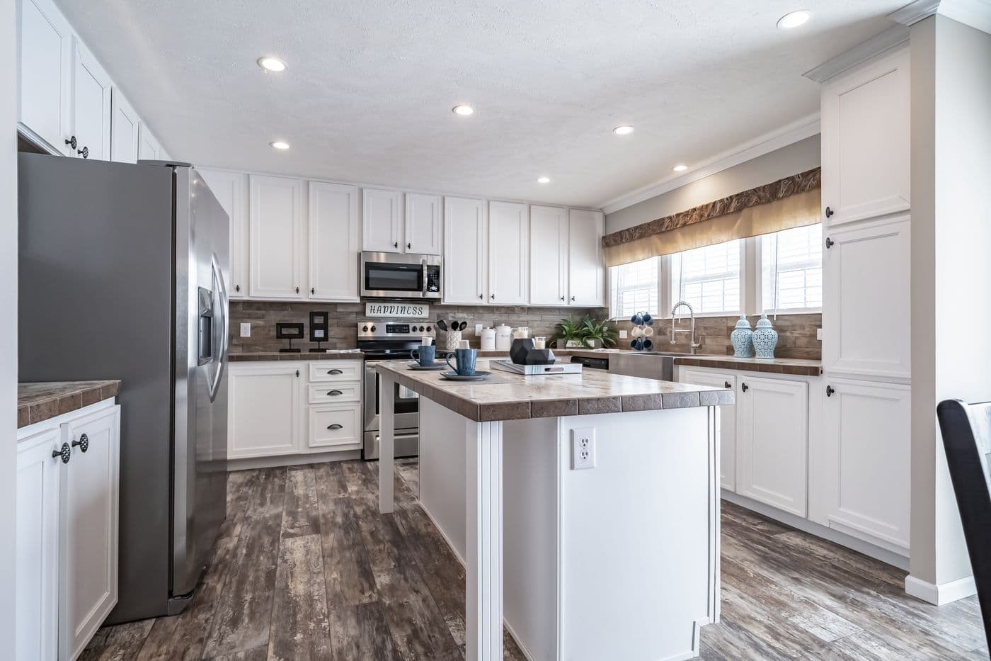 The THE RODDY Kitchen. This Manufactured Mobile Home features 4 bedrooms and 3 baths.