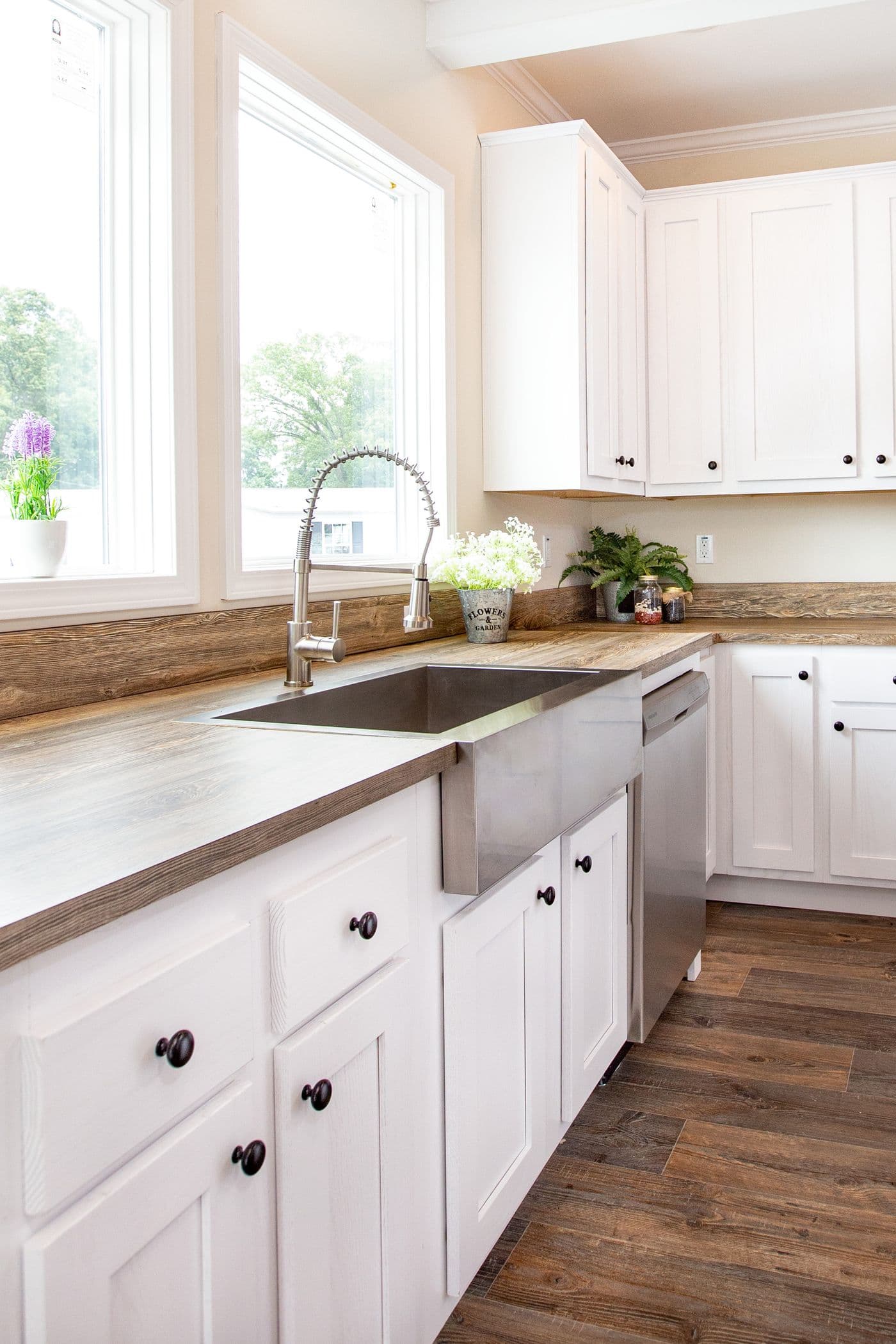 The SOUTHERN CHARM 4 BR Kitchen. This Manufactured Mobile Home features 4 bedrooms and 2 baths.