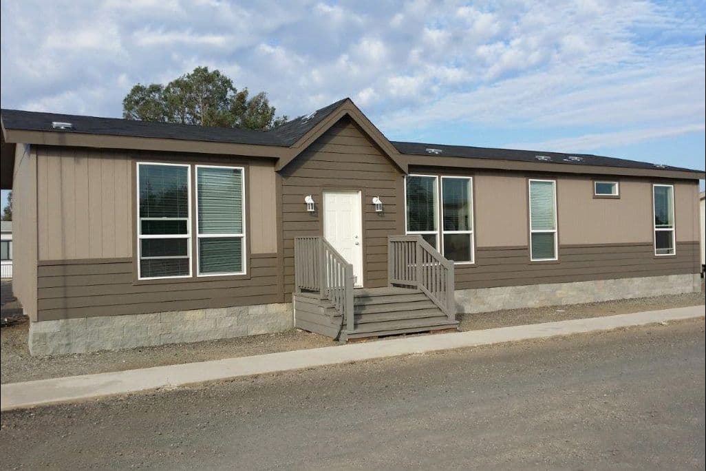 The ING521F NOBLE (FULL) GW Exterior. This Manufactured Mobile Home features 3 bedrooms and 2 baths.