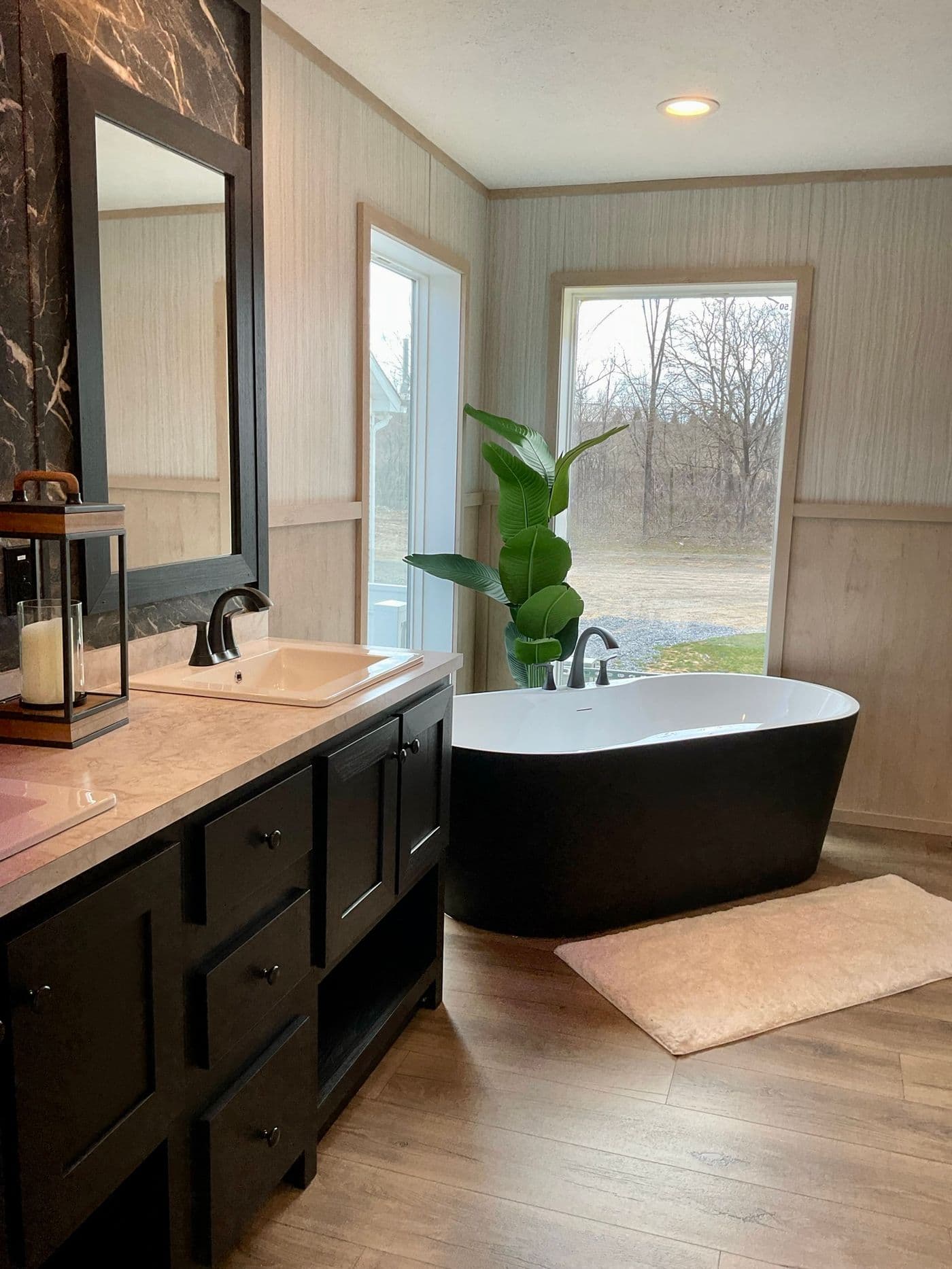 The EMERALD 7228-643 Primary Bathroom. This Manufactured Mobile Home features 4 bedrooms and 2 baths.