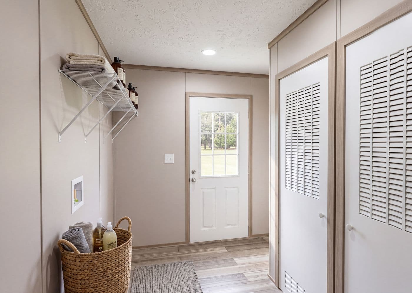 The THE MOUNTAINEER 76 Utility Room. This Manufactured Mobile Home features 4 bedrooms and 2 baths.