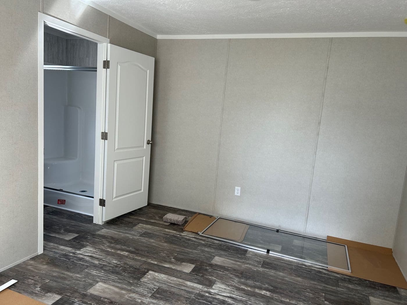 The SAPPHIRE XL 8016-644 Primary Bedroom. This Manufactured Mobile Home features 3 bedrooms and 2 baths.