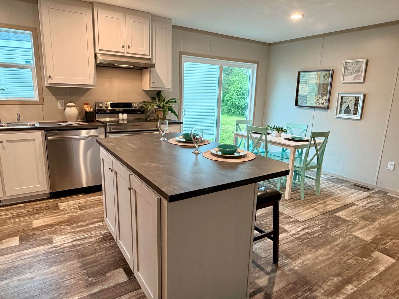 The FRANKLIN Dining Area. This Manufactured Mobile Home features 3 bedrooms and 2 baths.