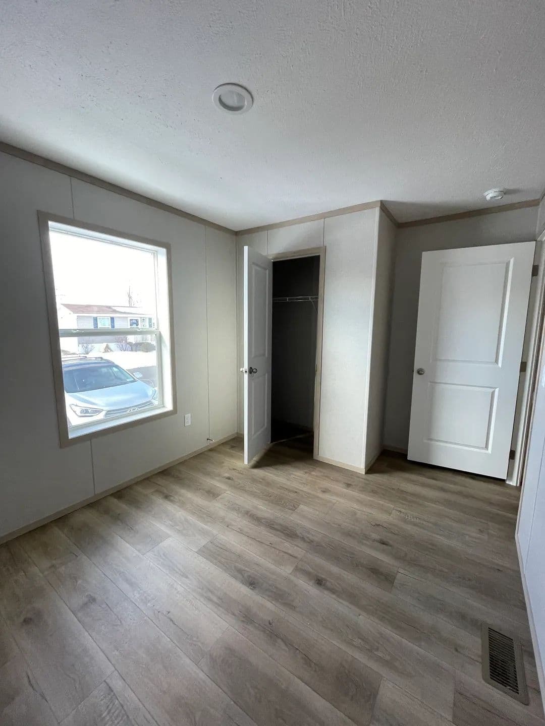The JADE 48 Primary Bedroom. This Manufactured Mobile Home features 3 bedrooms and 2 baths.