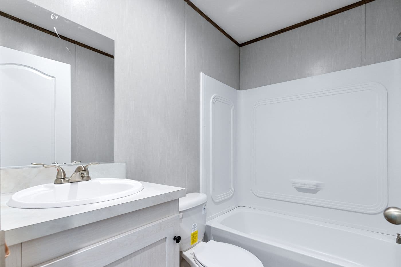 The HOMESTEAD 16683A Guest Bathroom. This Manufactured Mobile Home features 3 bedrooms and 2 baths.