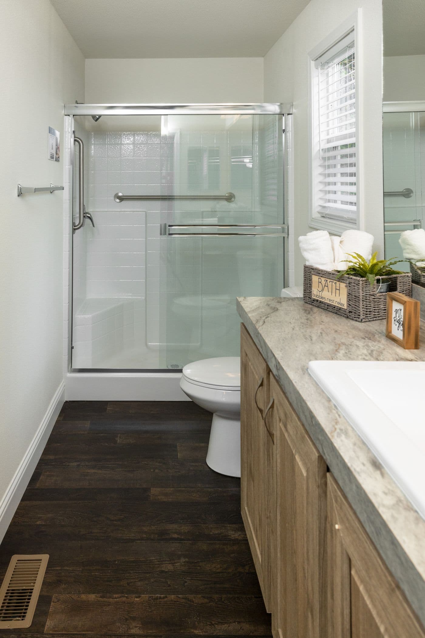 The FAIRPOINT 20382B Primary Bathroom. This Manufactured Mobile Home features 2 bedrooms and 2 baths.