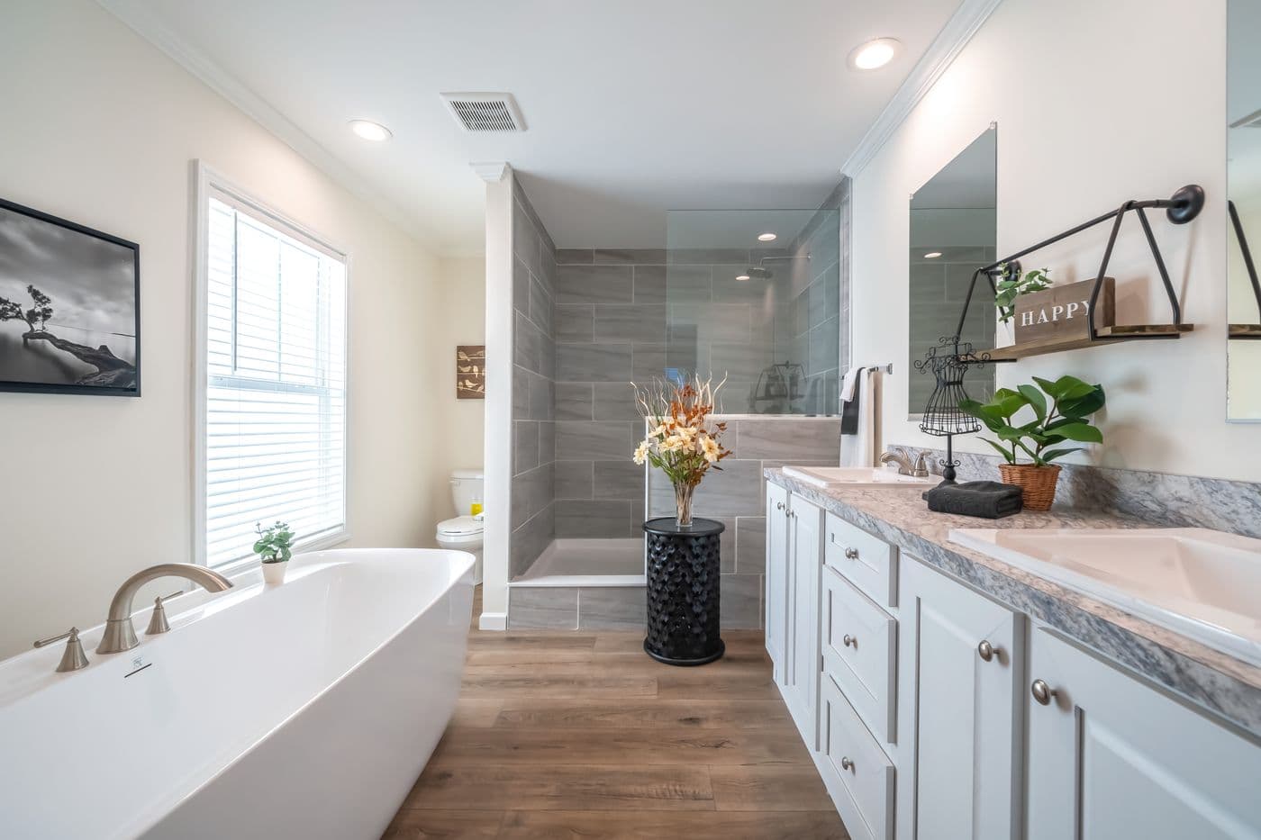 The 4210 "CAROLINA" 5628 Primary Bathroom. This Manufactured Mobile Home features 3 bedrooms and 2 baths.