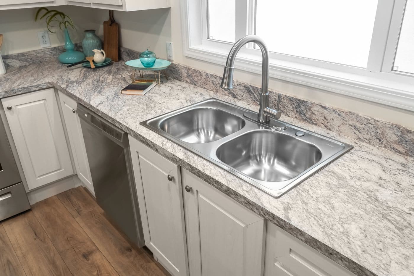 The 4210 "CAROLINA" 5628 Kitchen. This Manufactured Mobile Home features 3 bedrooms and 2 baths.