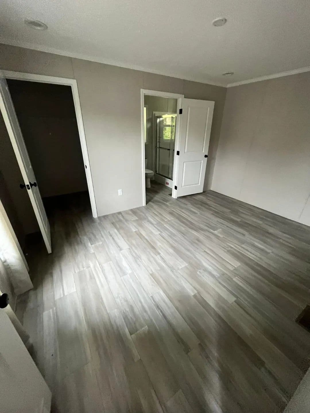 The PERIDOT 60 Primary Bedroom. This Manufactured Mobile Home features 2 bedrooms and 2 baths.