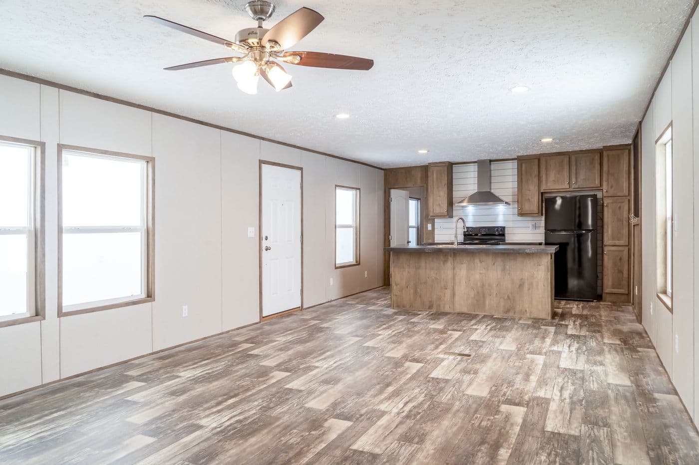 The THE BREEZE 76 Exterior. This Manufactured Mobile Home features 3 bedrooms and 2 baths.