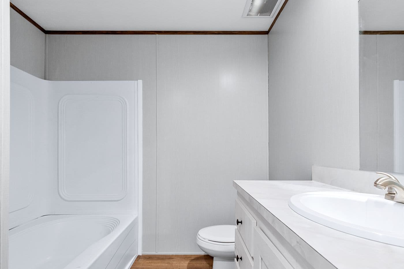 The HOMESTEAD 16683A Primary Bathroom. This Manufactured Mobile Home features 3 bedrooms and 2 baths.