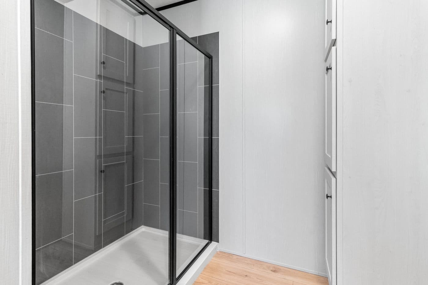 The RESOLUTION 16803B Primary Bathroom. This Manufactured Mobile Home features 3 bedrooms and 2 baths.
