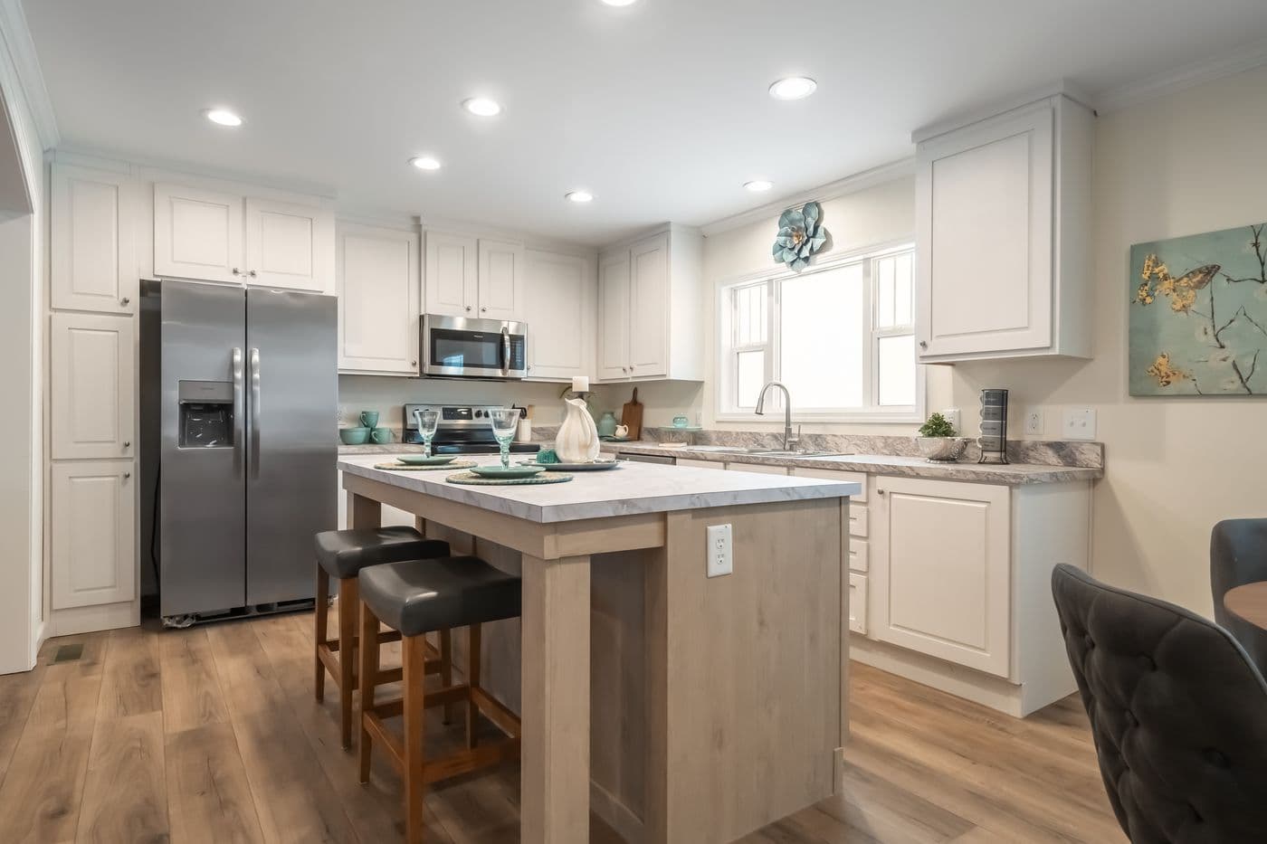 The 4210 "CAROLINA" 5628 Kitchen. This Manufactured Mobile Home features 3 bedrooms and 2 baths.
