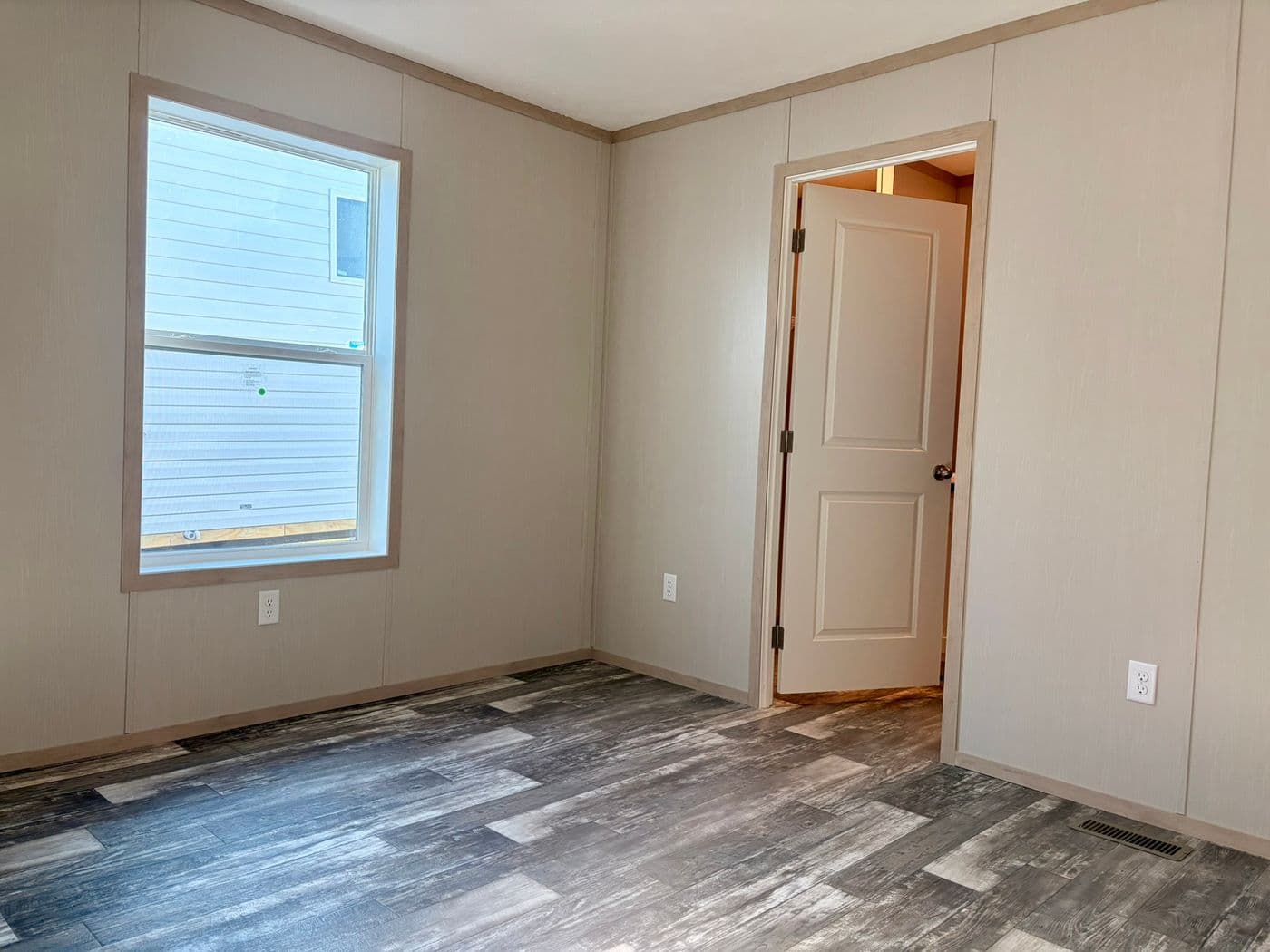 The JEFFERSON Primary Bedroom. This Manufactured Mobile Home features 3 bedrooms and 2 baths.